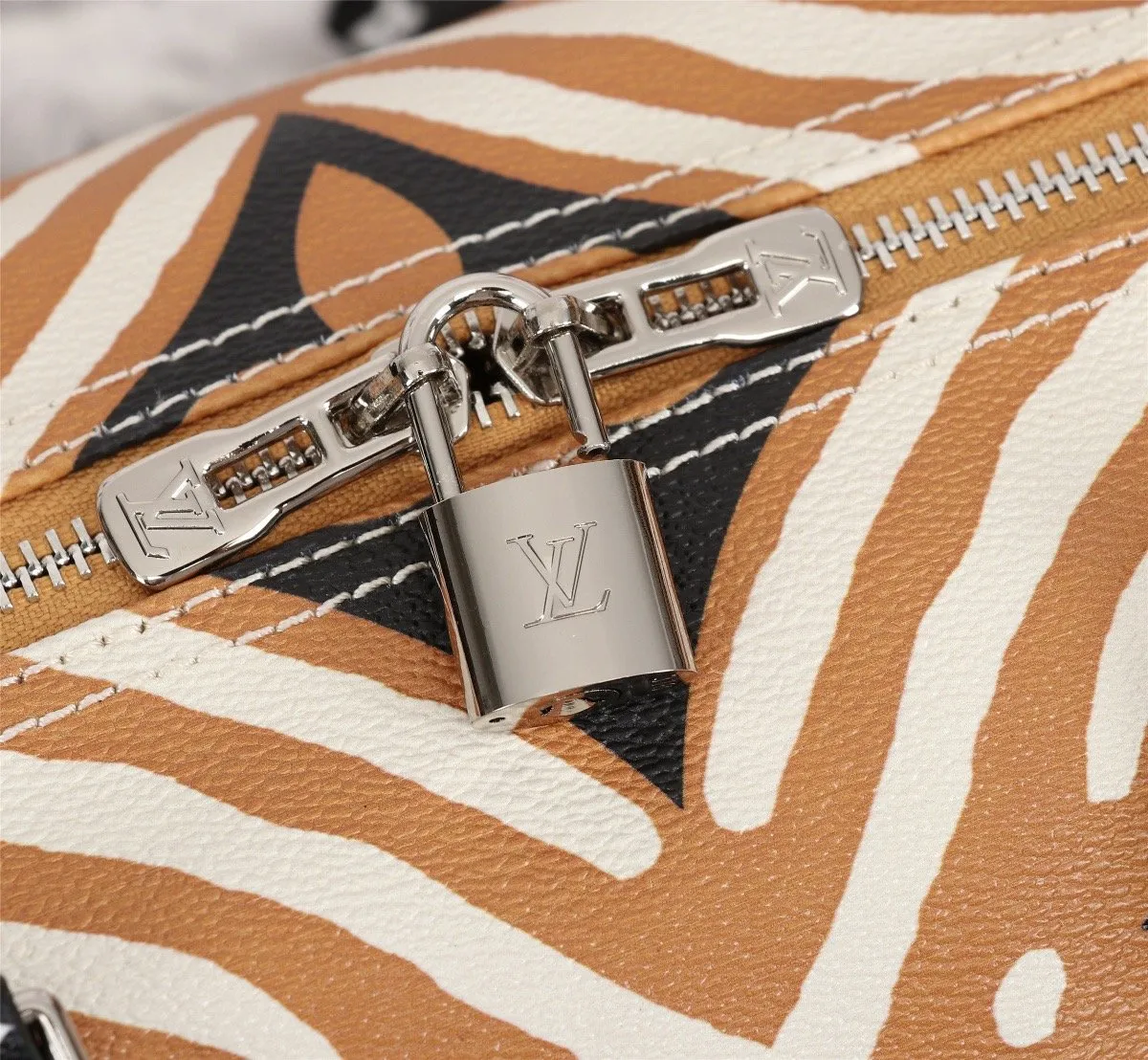 Designer Handbags LN 186