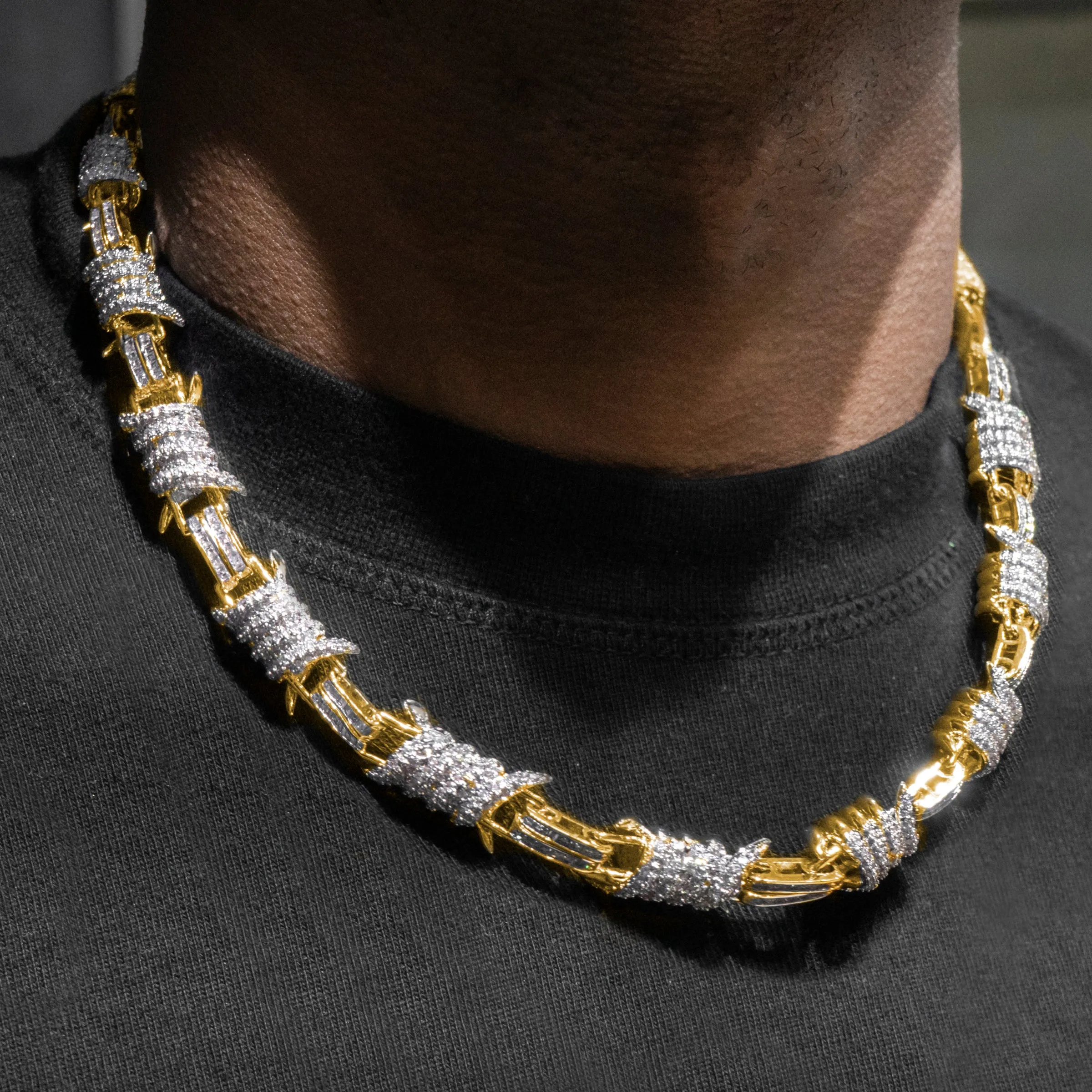 Mens Gold Iced Out Barbed Wire Link Chain