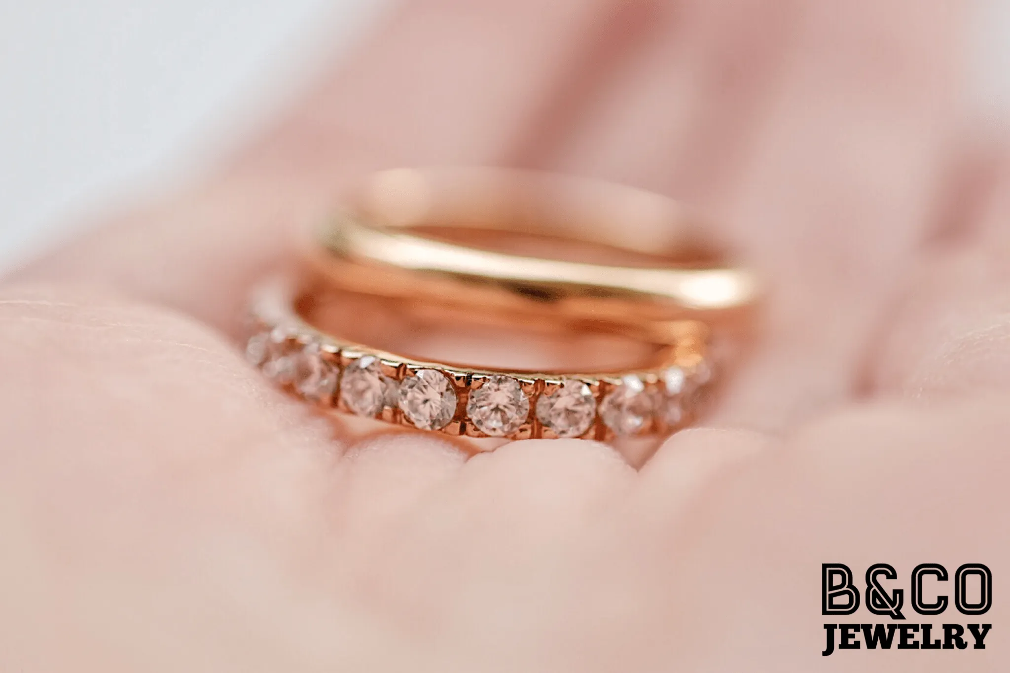 Minimalist Uno Wedding Rings