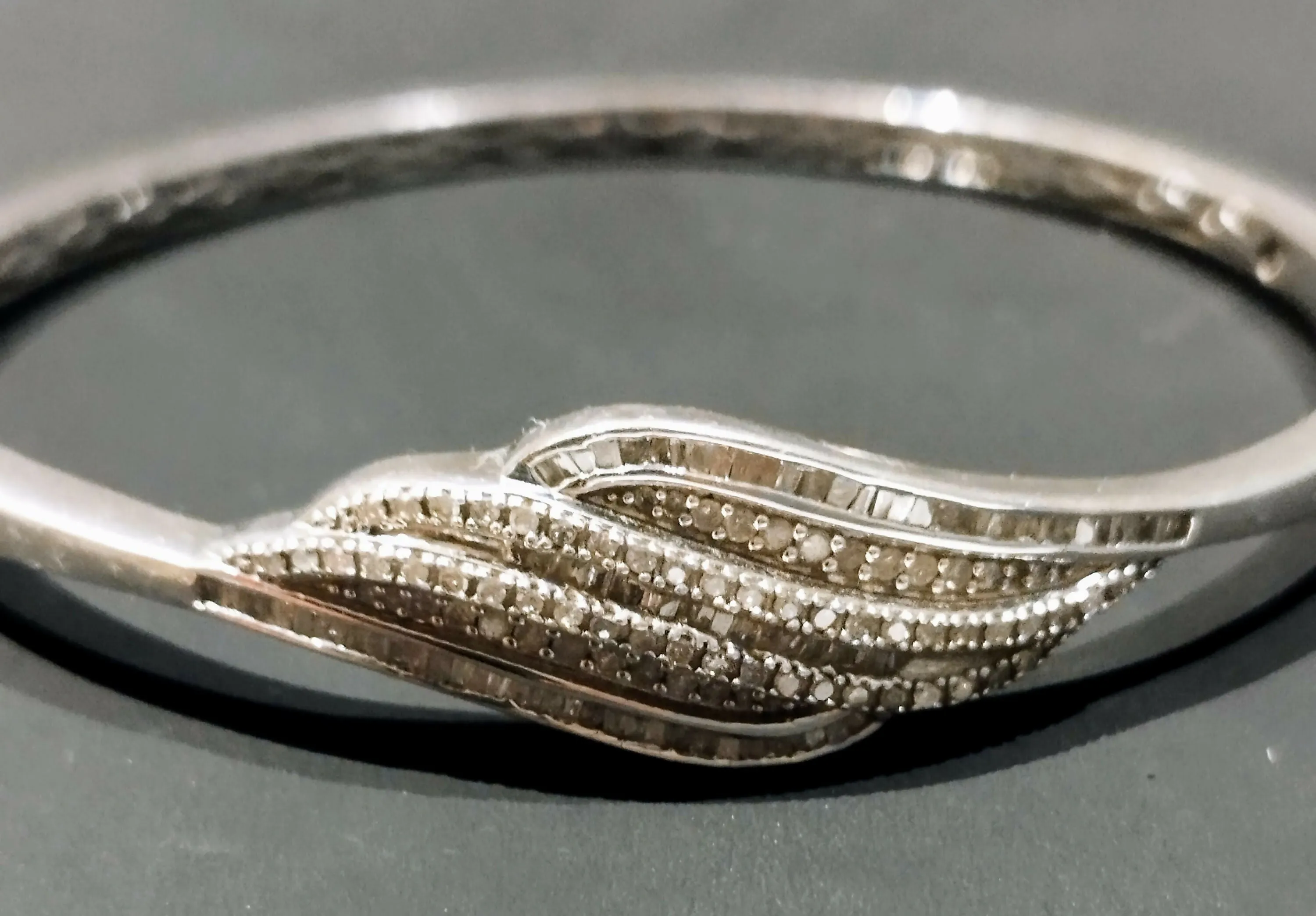New 1Ct diamond silver oval bangle