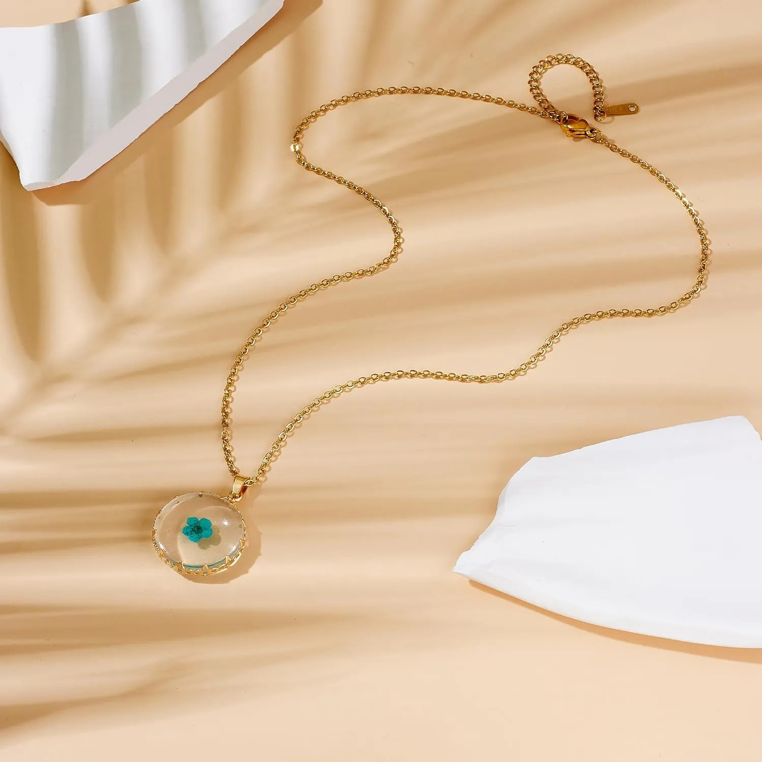 Women Gold Color Dried Flower Necklace Pressed Natural Flower Pendant Necklace for festival gifts (2pcs)